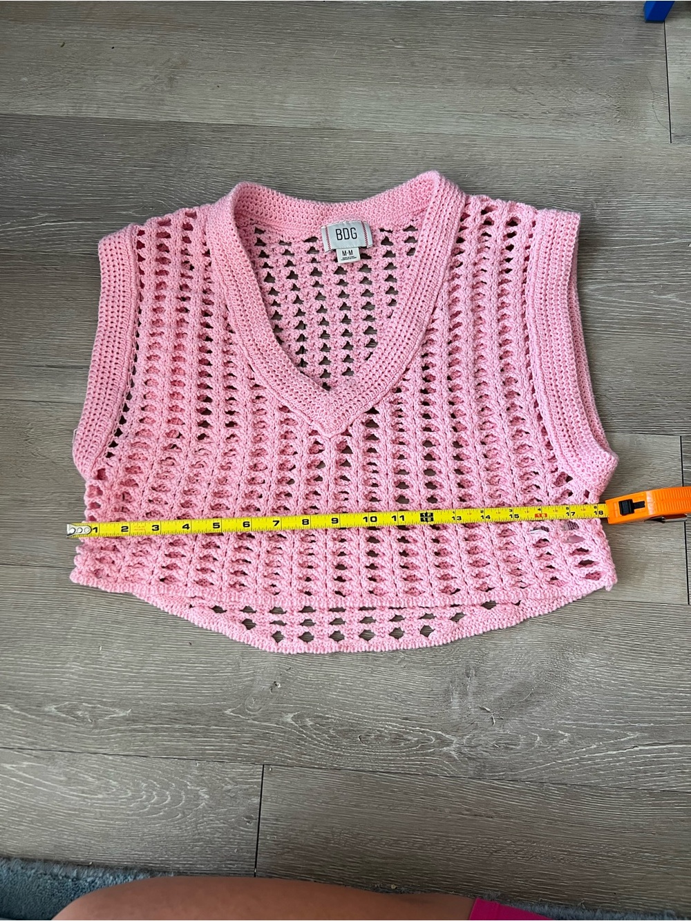 BDG Urban Outfitters Leigh Cropped Crochet Sweater Vest in Pink - Picture 7 of 8